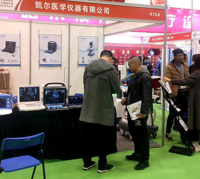 新老客戶前來(lái)凱爾展位A15A，蒞臨指導(dǎo)采購(gòu)洽談機(jī)器。